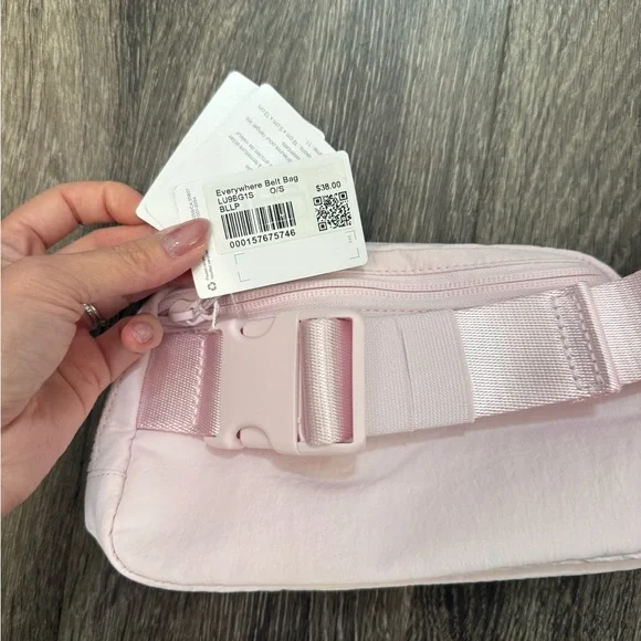 SOLD NWT Lululemon Everywhere Belt Bag in Blissful Pink 1L - Picture 2 of 7